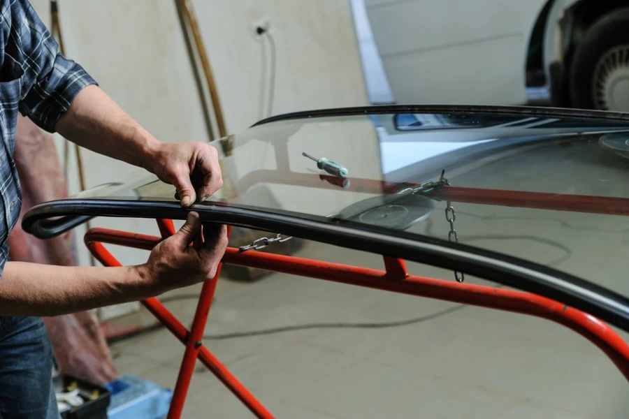 Signs Your Vehicle Needs Windshield Repair Service Detroit, MI